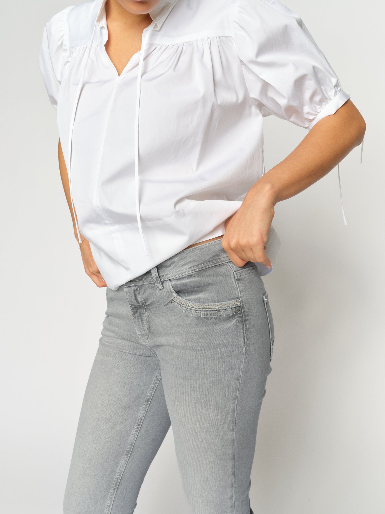 Modelshot / Grey / Detail